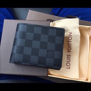 Men's Louis Vuitton wallet Men's Louis Vuitton wallet