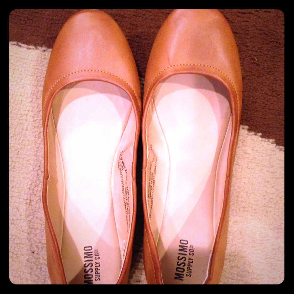 Mossimo round toe brown ballet flats. Size 7.5W.