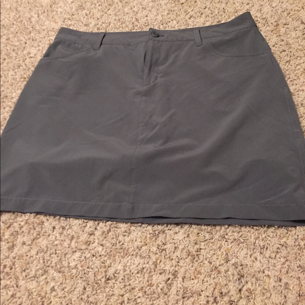 Grey light weight skort Travex