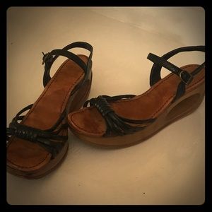 Vintage Yo Yo Connie wooden wedge sandals