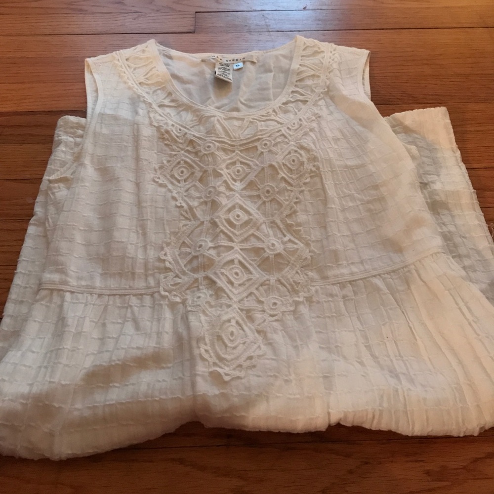 White sleeveless dress