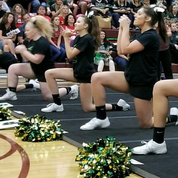 Meet your Posher, Emileigh - Picture 3 of 4