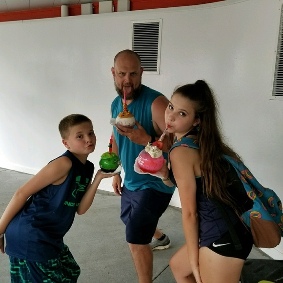 Meet your Posher, Emileigh - Picture 4 of 4