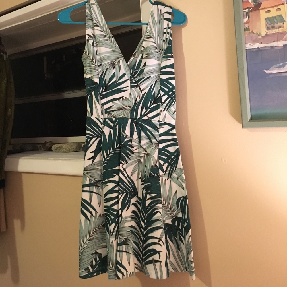 Midi dress with palm leaf pattern