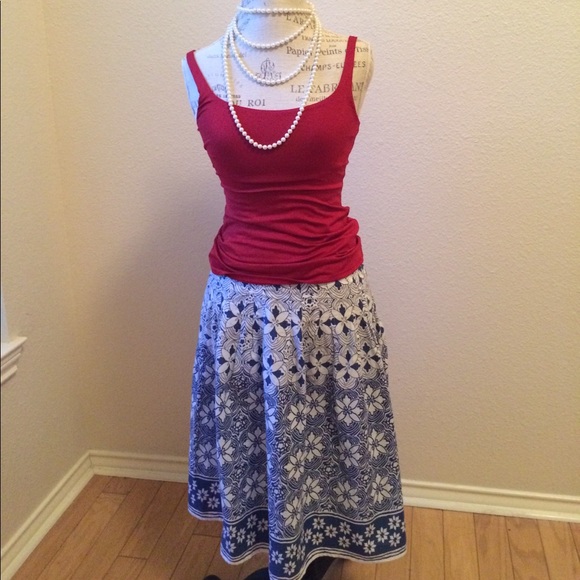 New York & Company Blue and White Flower 🌺Skirt ! - Picture 5 of 6