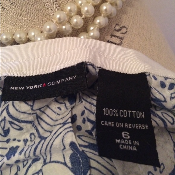 New York & Company Blue and White Flower 🌺Skirt ! - Picture 6 of 6