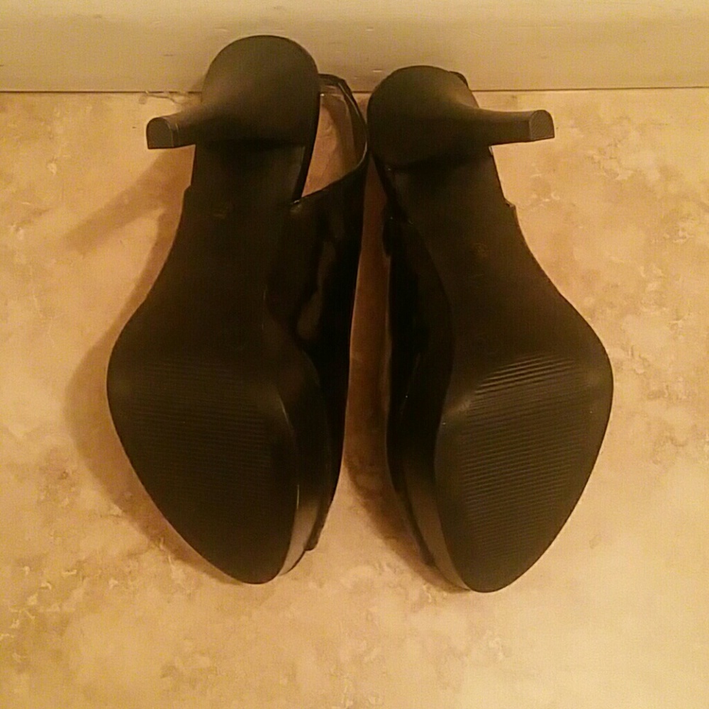 Shoes - Picture 2 of 4