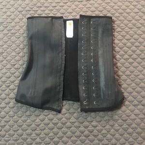 Ann Cherry Waistshaper Size 32