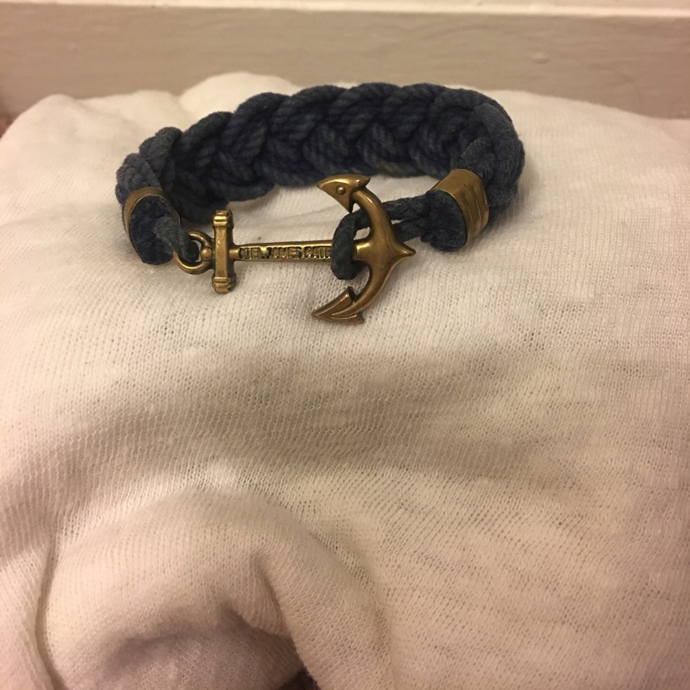 Anchor bracelet
