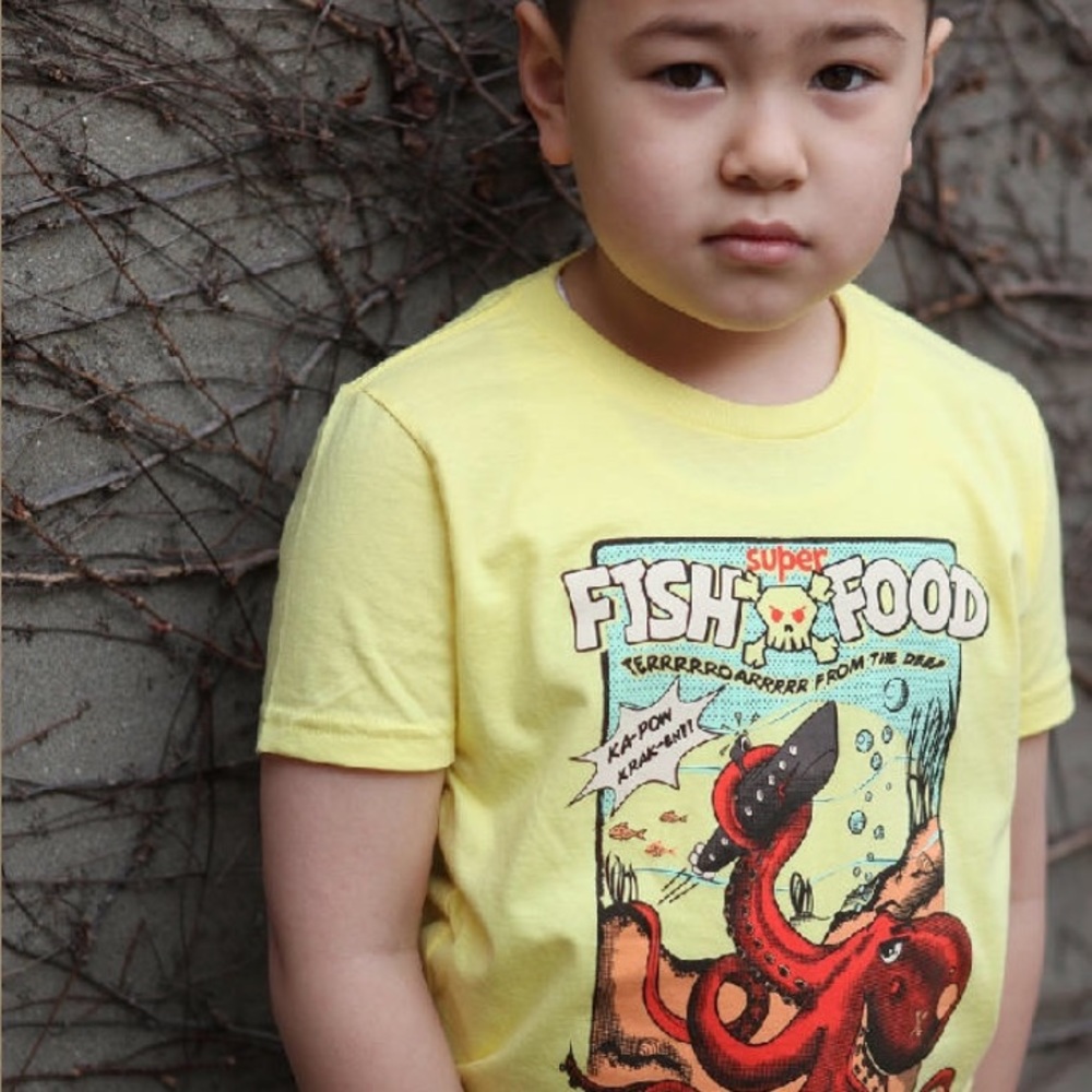 Yellow tee shirt with octopus graphic 🐙