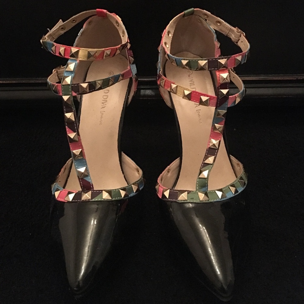 Black rock studs with rain trim