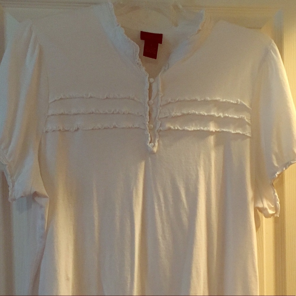 Torrid shirt sleeve shirt with ruffle detailing.