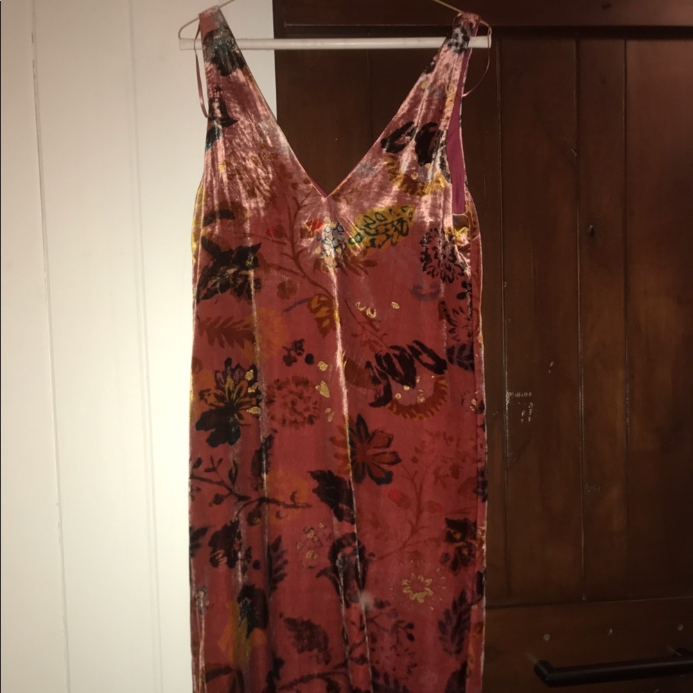 Never worn Zara velvet pink flower dress