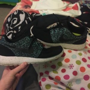 Customized women's roshes
