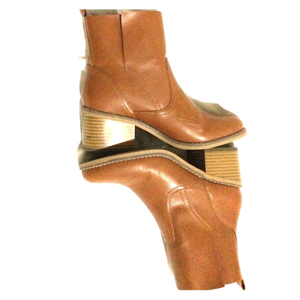 Tan faux leather booties 🌵 ☀️