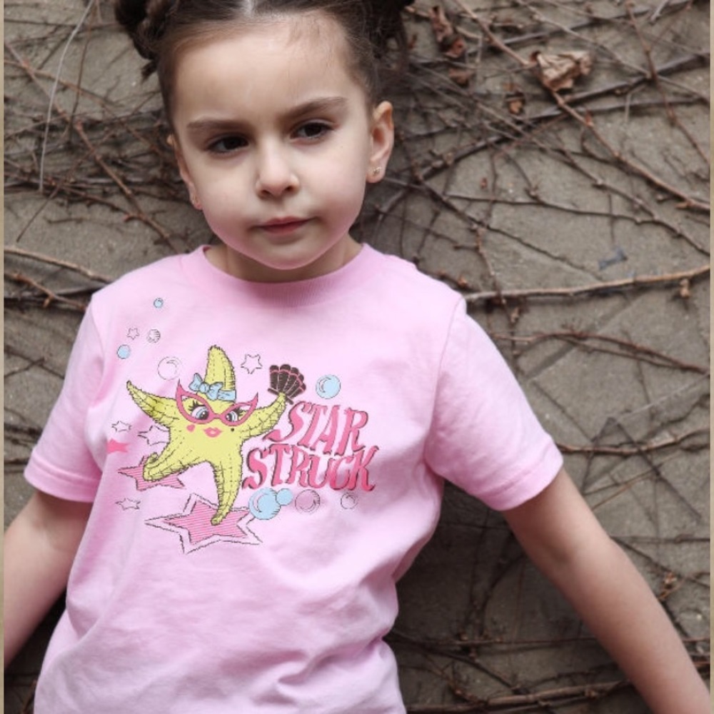 Pink tee shirt w. Star fish graphic