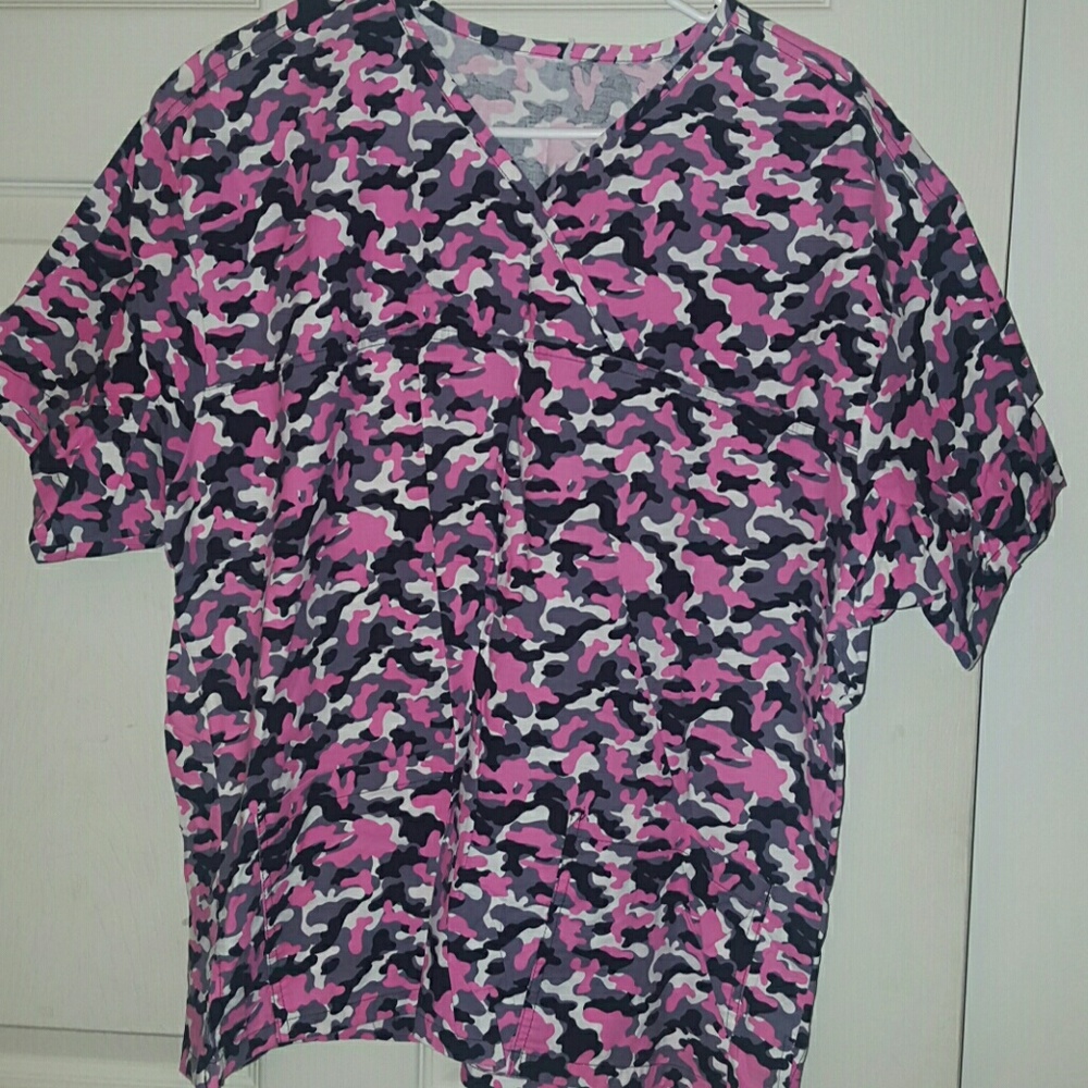CAMOUFLAGE SCRUB TOP SIZE LARGE