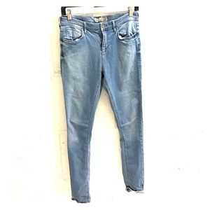 light wash stretchy jeans