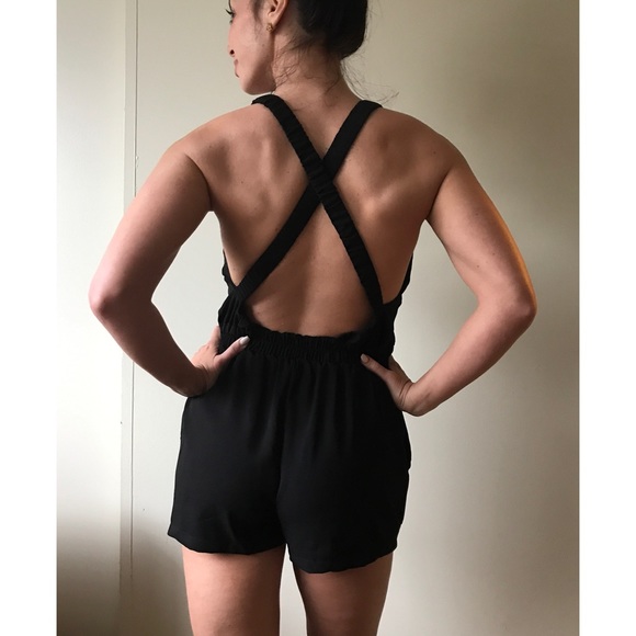 Black Crosscross Tulip Romper - Picture 3 of 7