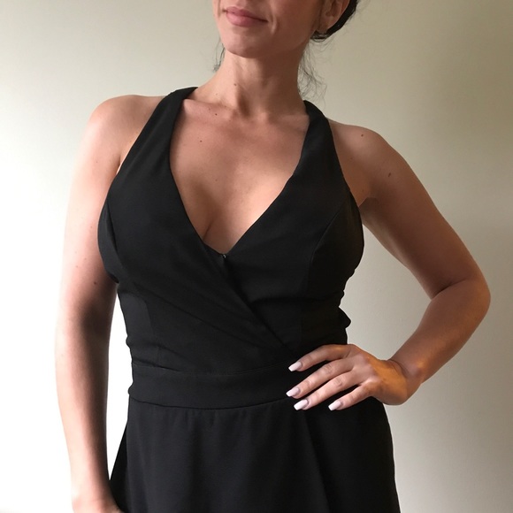 Black Crosscross Tulip Romper - Picture 4 of 7