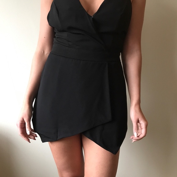 Black Crosscross Tulip Romper - Picture 7 of 7