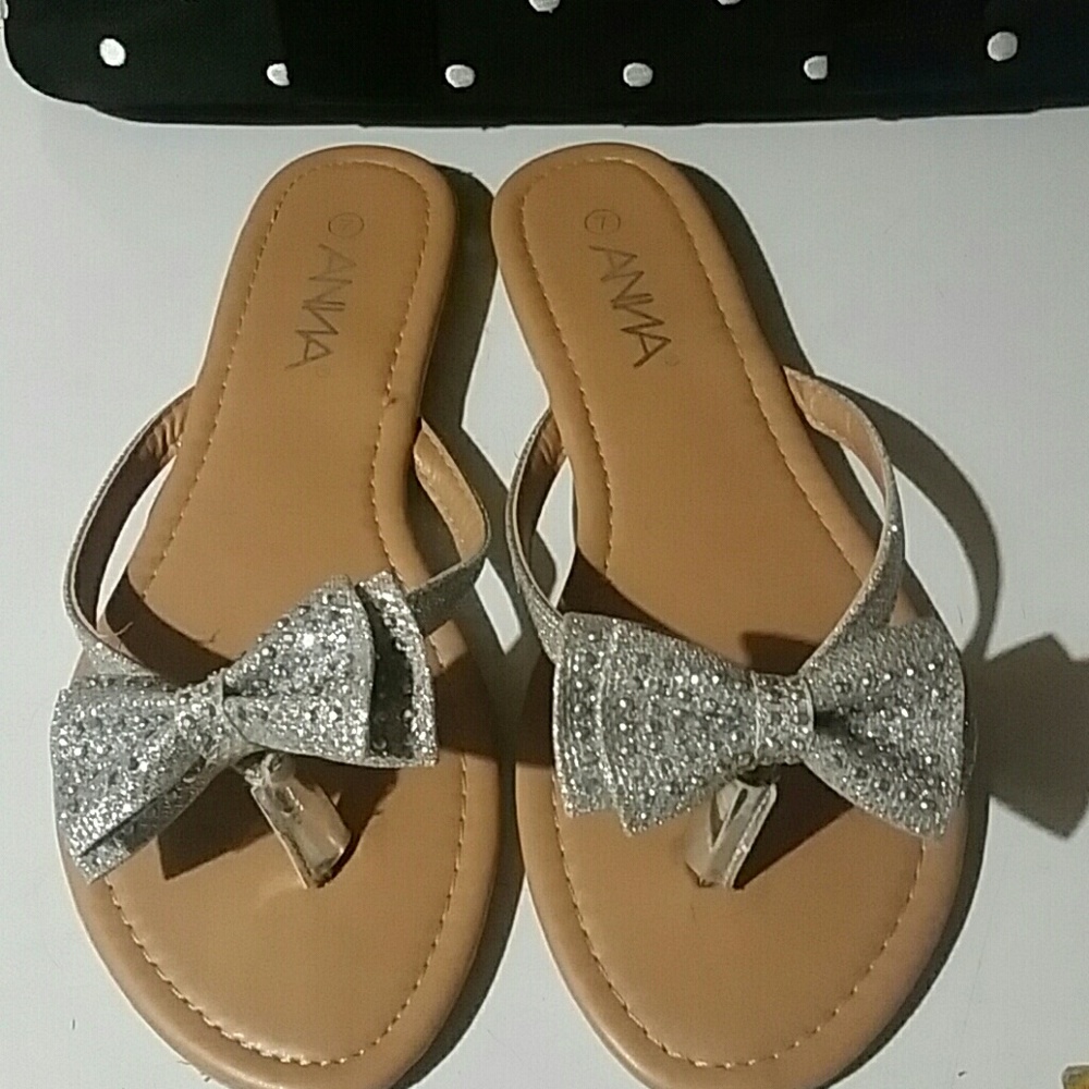 Silver Sparkle Bow flip flops size 7