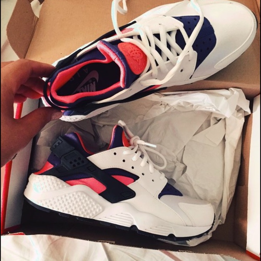 Women's Nike Air Huarache Run - Size 9.5