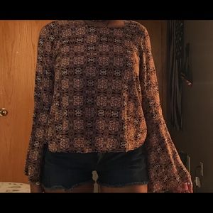 Pattern bell sleeve shirt