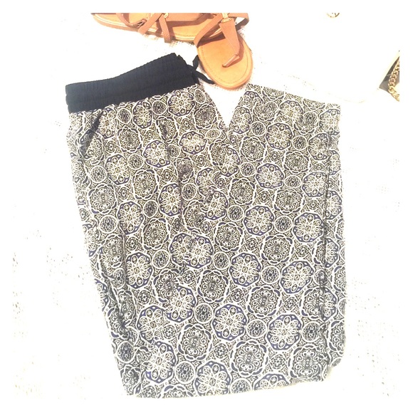 Darjoni womens loose fit printed pants - Picture 2 of 4