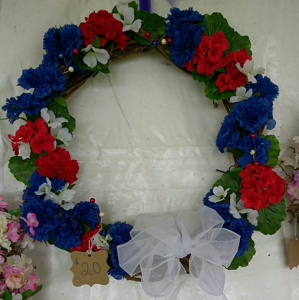 Outdoor / indoor hanging wreath