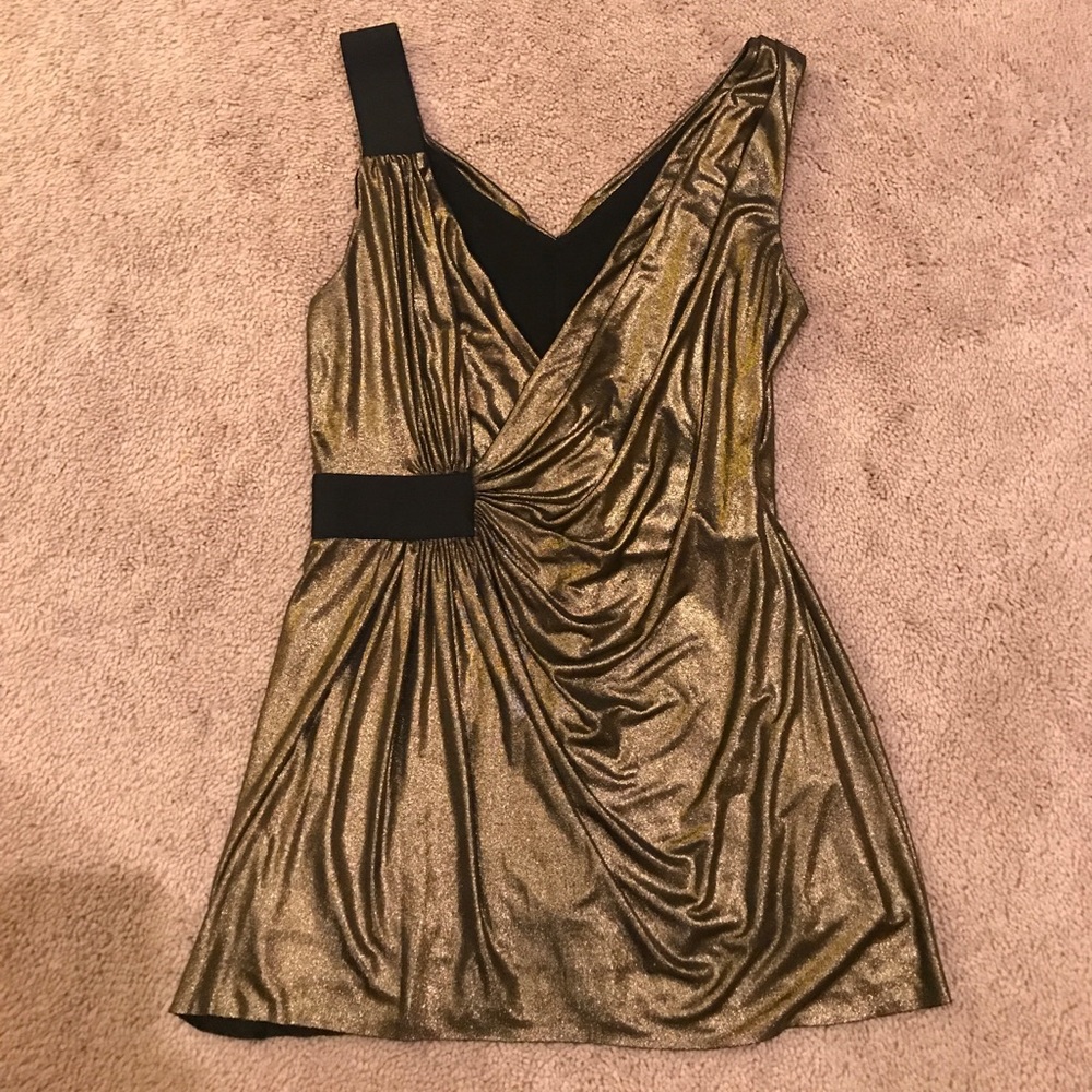 5/$20 Beautiful gold top!