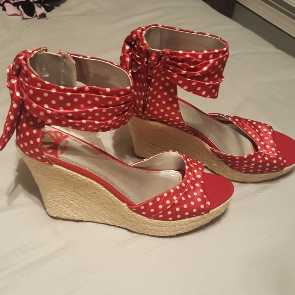 Red wedges