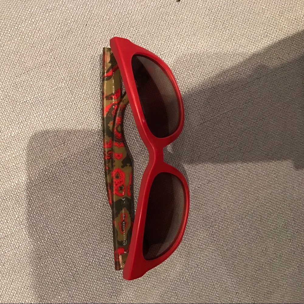 Alexander McQueen sunglasses - Picture 2 of 6