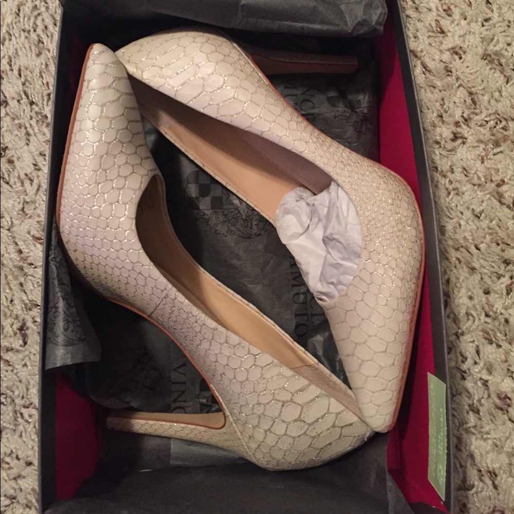 Vince Camuto pumps