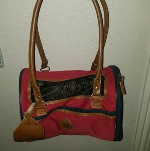 Pet carrier bag in red and blue.