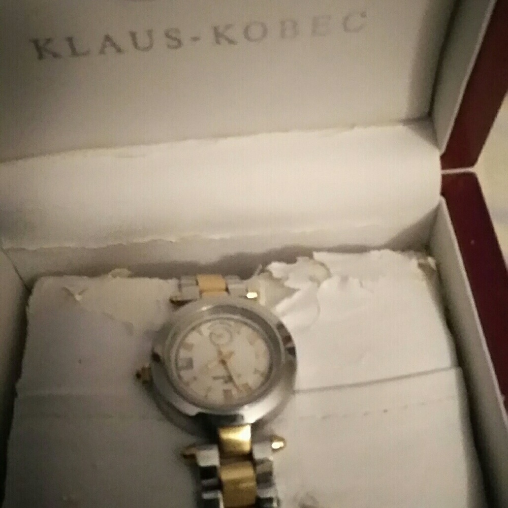 Beautiful watch with original box and all document