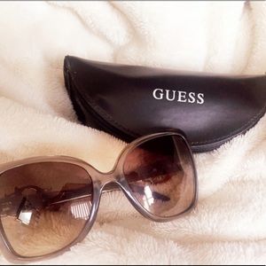 Authentic 🎀 Guess Sunnies