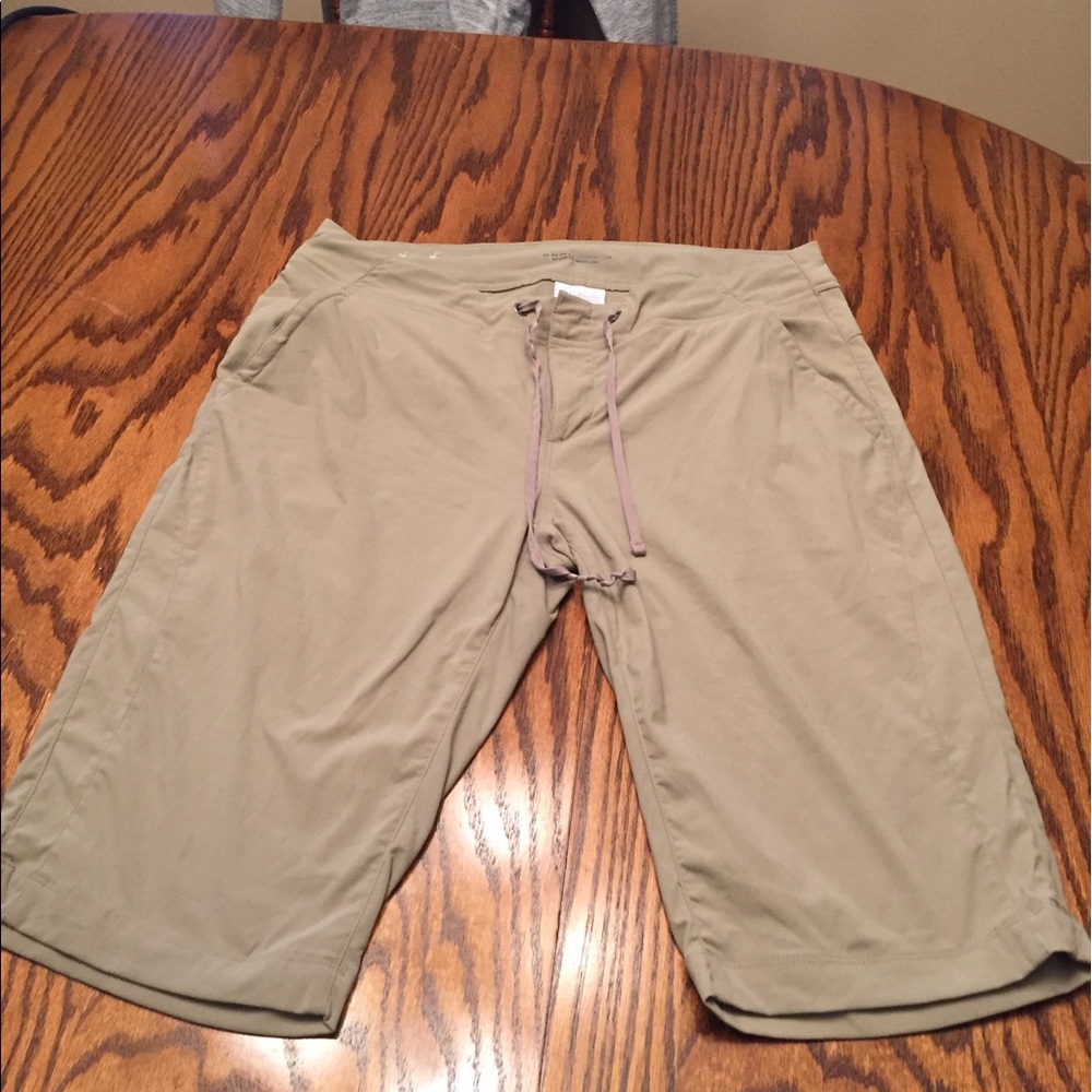 Columbia size 10 Bermuda shorts