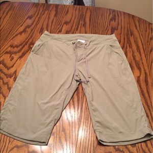 Columbia size 10 Bermuda shorts