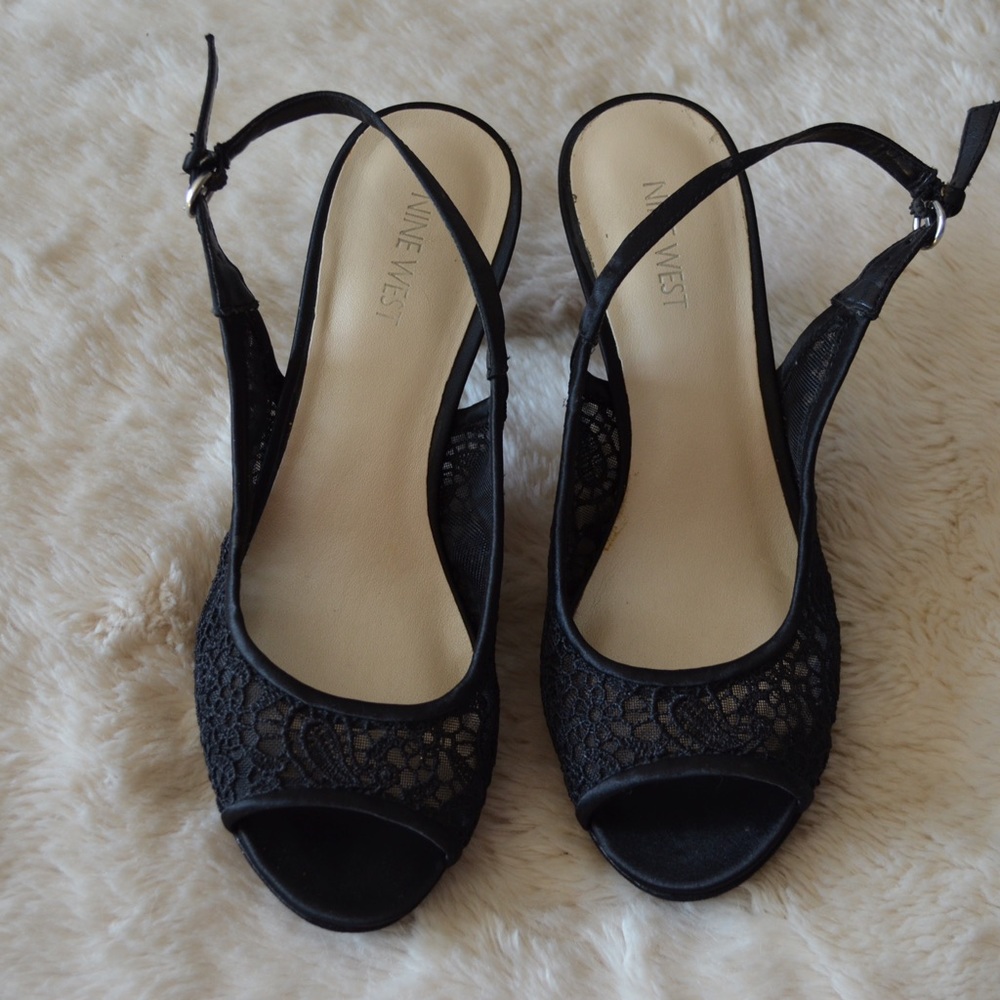 Black Lace Nine West 3in Heels Size: W8
