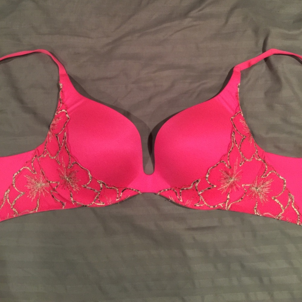 Victoria's Secret bra. New w/o tags.