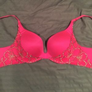 Victoria's Secret bra. New w/o tags.