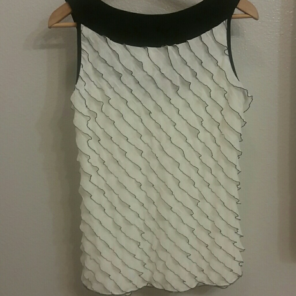 Sleeveless Ruffle Blouse - Picture 2 of 2