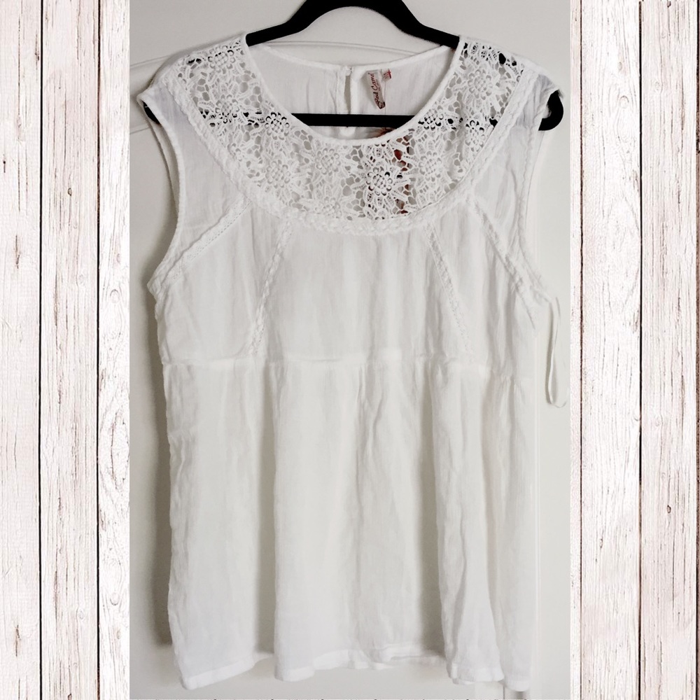 Red Camel // blouse lace