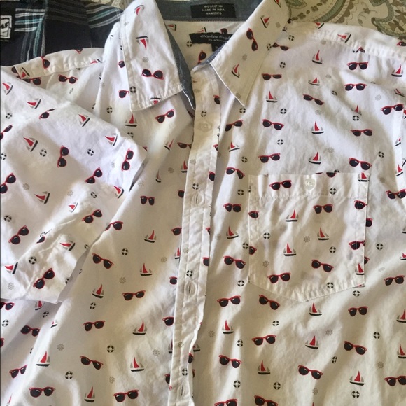 Men's XL button up short sleeve shirts - Picture 3 of 4