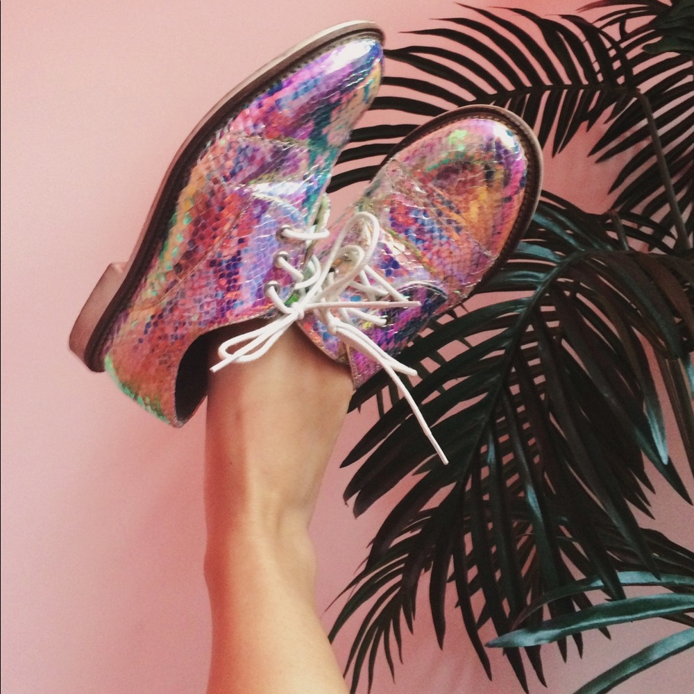 Iridescent preppy loafers
