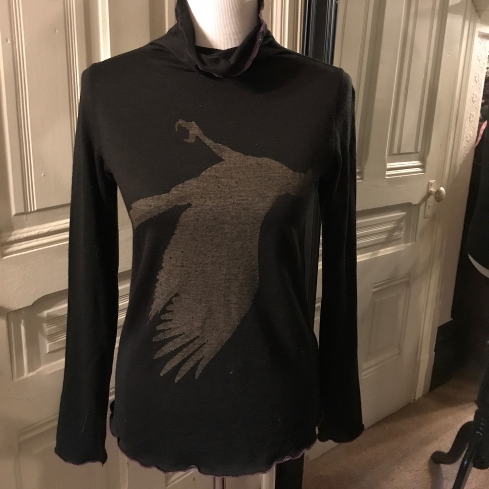 Lightweight mock turtleneck crow shirt.