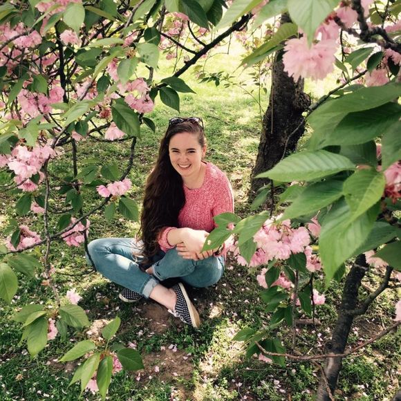 Meet your Posher, Stephanie - Picture 2 of 2