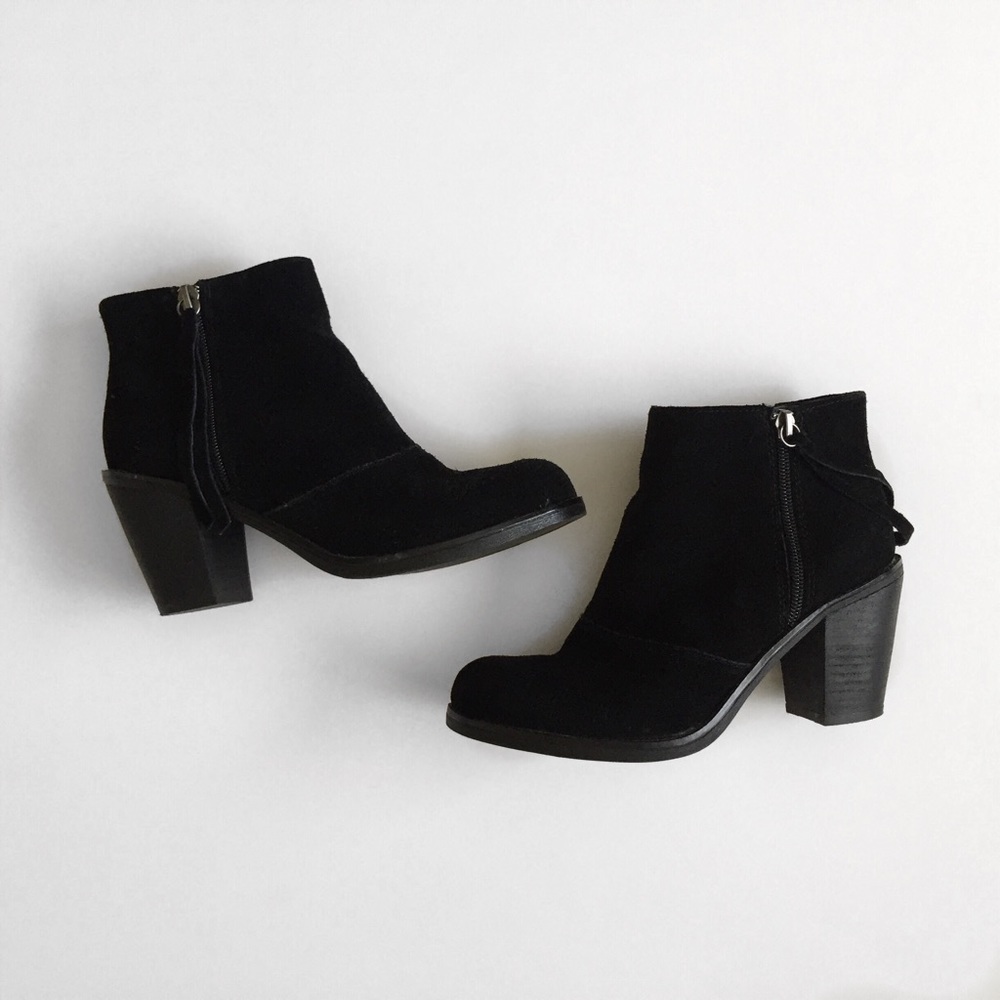 Crown Vintage Flynn booties size 6