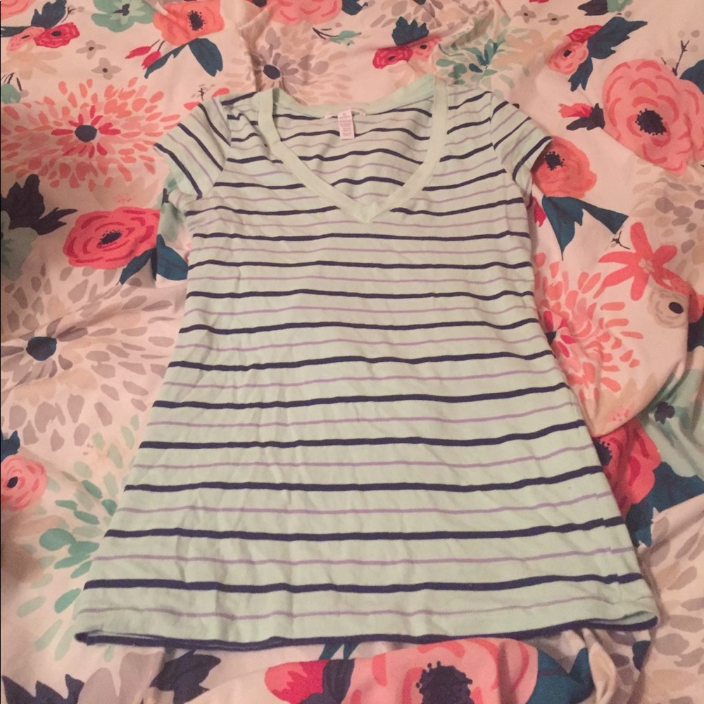 Striped soft vneck tee